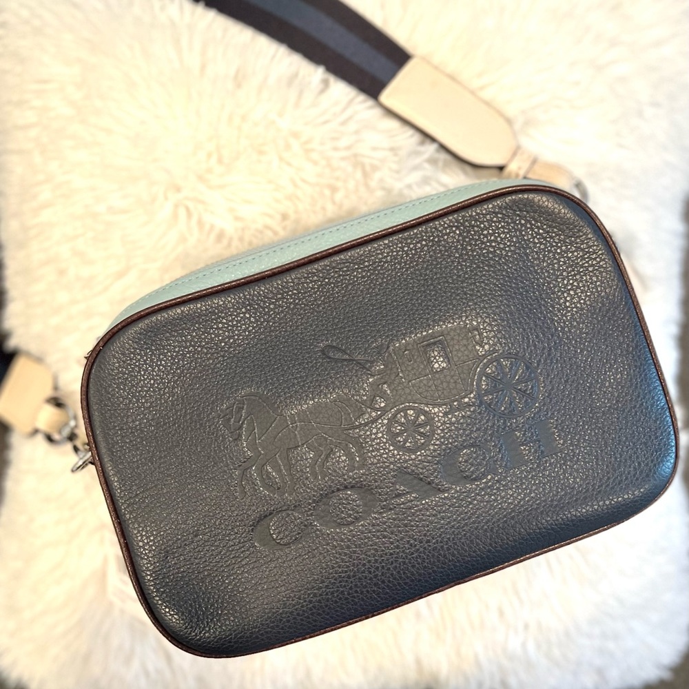 👛 BEAUTIFUL NWT COACH CROSSBODY BAG